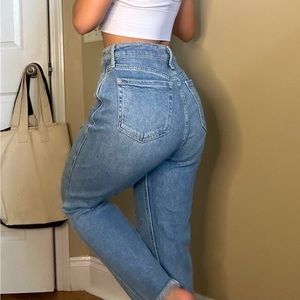 W27/L25 ! Curvy Ultra High Rise Mom Jeans !